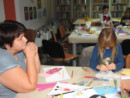 Predpraznična ustvarjalna delavnica v Knjižnici in čitalnici Razkrižje 3